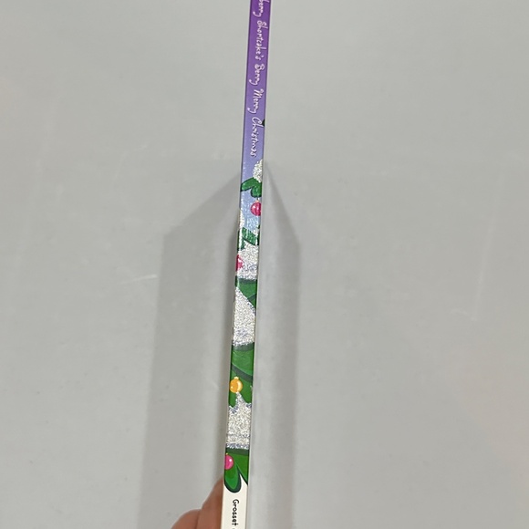 Vintage 2003 Strawberry Shortcake's Berry Merry Christmas Book with Hard Cover - Picture 3 of 15